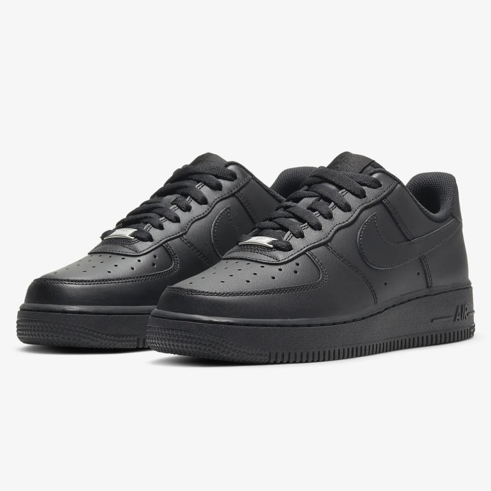 Nike Air Force 1 '07 Frauenturnschuhe in Schwarz