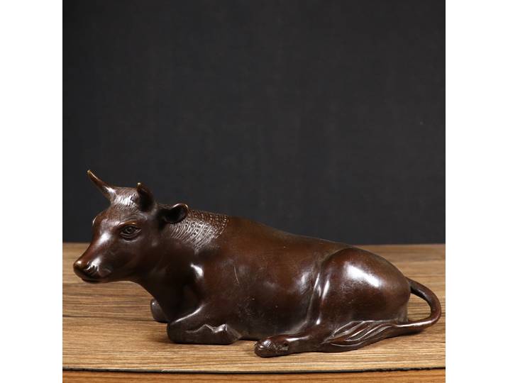 Figurine de taureau en cuivre pur – Décoration de bureau élégante pour le salon et le bureau, cadeau parfait pour la décoration de la maison