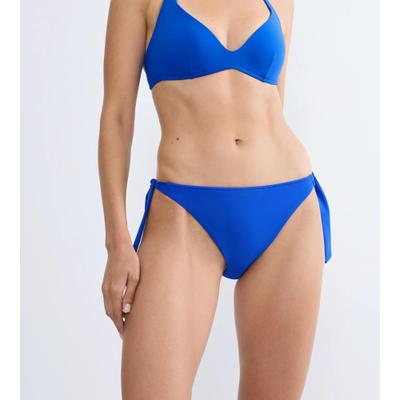 Bikini-Hose TRIUMPH "Summer Twist Tai 01", Damen, Gr. 46, N-Gr, blau (racing blau), Microfaser, Obermaterial: 77% Polyamid, 23% Elasthan, Badehosen Bikini-Hose, Eleganz und Komfort