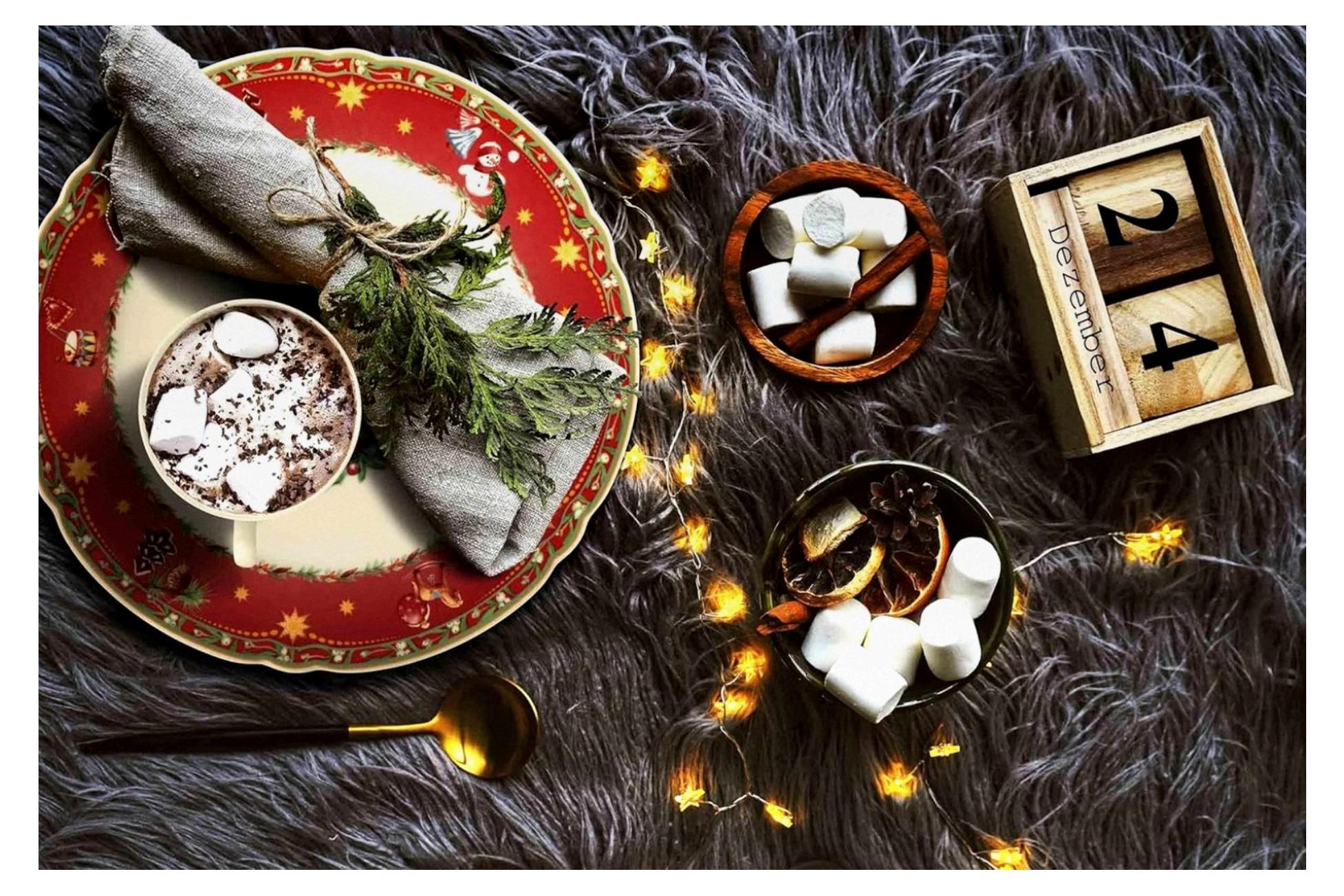 Frühstücksservice Marieluise Weihnachtsnostalgie, 18-teilig, Porzellan mit Weihnachtsdekor, spülmaschinen- und mikrowellenfest, Mehrfarbig