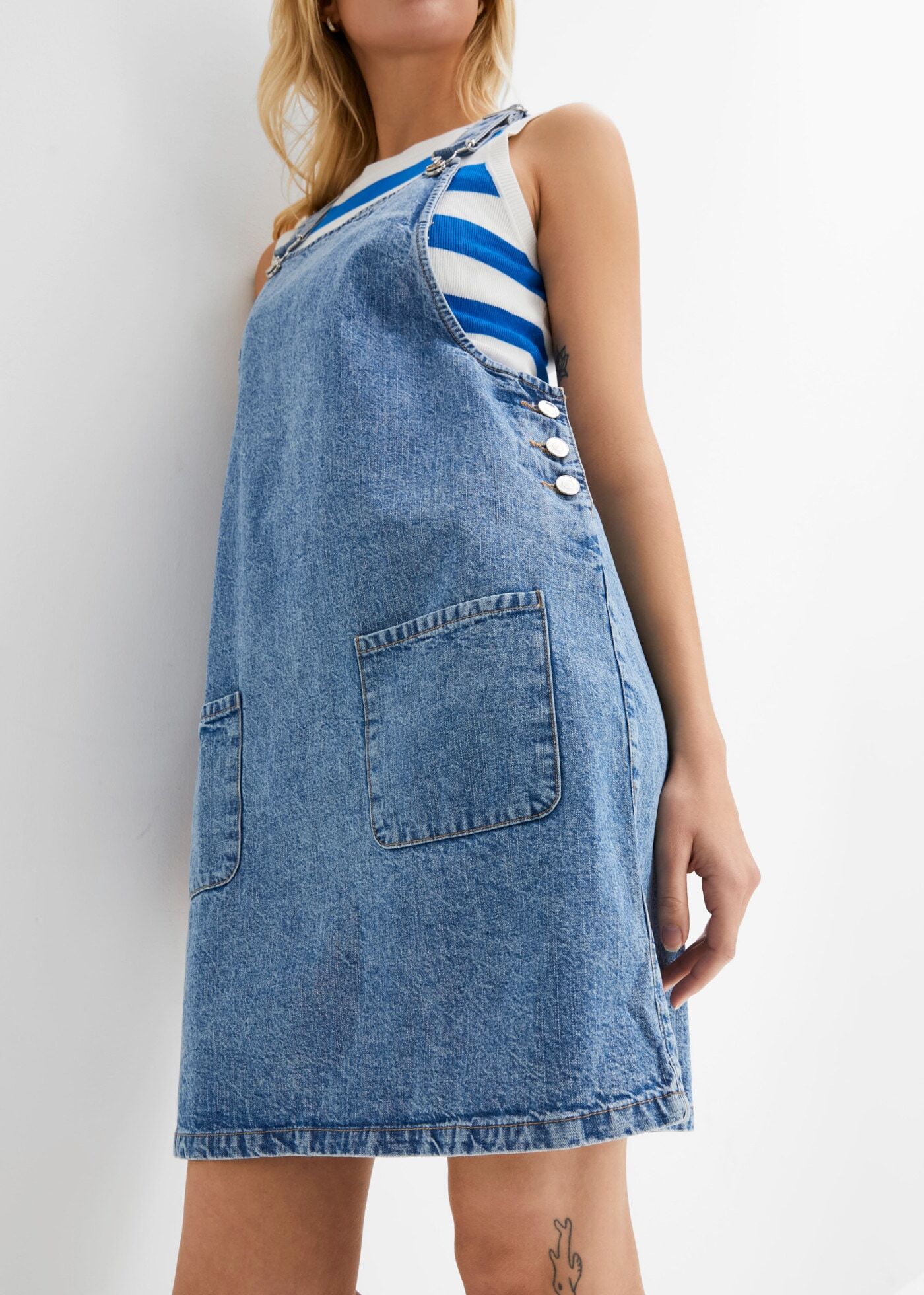 Jeanskleid BONPRIX, Damen, Gr. 44, N-Gr, ohne Ärmel, blau denim washed, Obermaterial: 100% Baumwolle, A-Linie, Kleider Jeanskleid, A-Linien-Passform, aus Baumwolle, mit zwei aufgesetzten Taschen blau denim washed 44, N-Gr, ohne Ärmel
