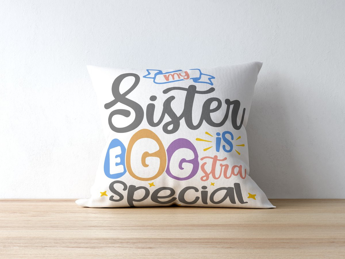 Mijn Zus is EGGstra Speciaal Sierkussen - Grappig Paascadeau voor je Zus - Lente Woondecoratie