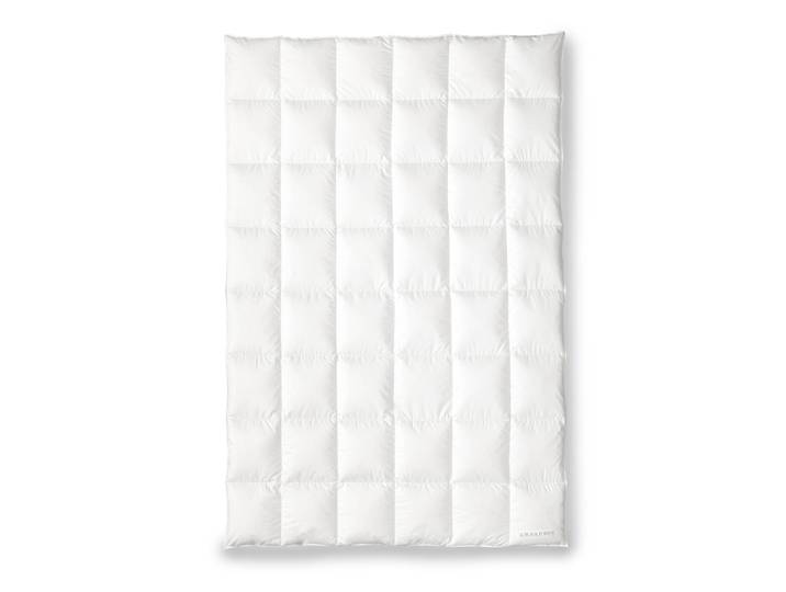 Couette à cassettes medium Birta 200 x 200cm Blanc/Blanc Batiste fin avec aloe vera et finition vitalité