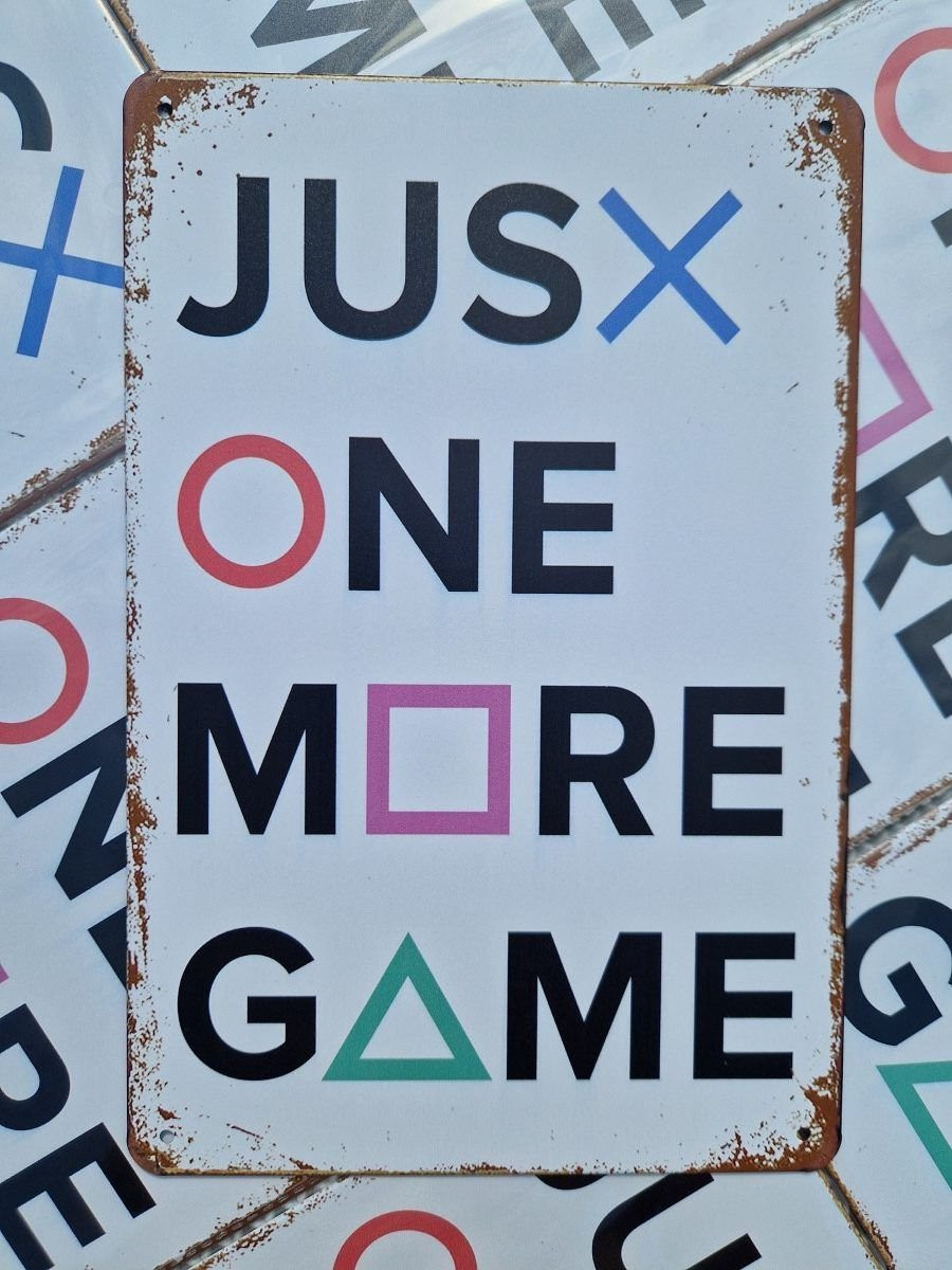 Metalen wandbord Just one more game voor gamers, 20 x 30 cm