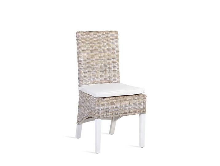 Chaise en rotin beige blanchi avec coussin