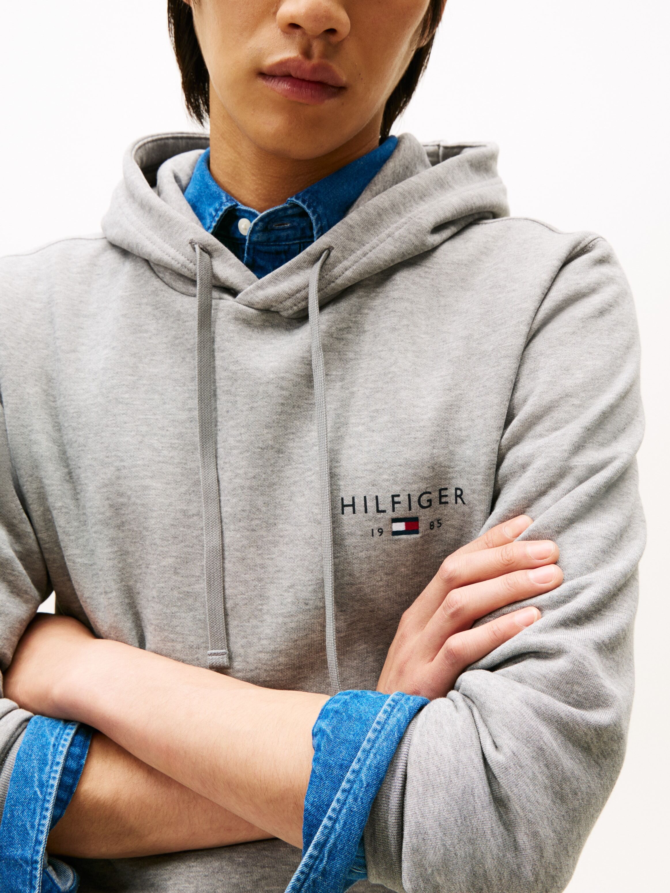 Hoodie TOMMY HILFIGER "BRAND LOVE SMALL HILFIGER", Herren, Gr. M, medium grau heather, Sweatware, Obermaterial: 77% Baumwolle, 23% Polyester, normal normal, Rippbündchen, Sweatshirts Hoodie medium grau heather M