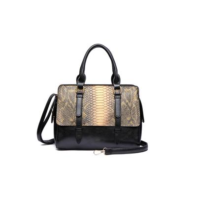 Umhängetasche "Keola", Damen, Gr. B/H/T: 32cm x 22cm x 13cm onesize, gold, Lederimitat, COLLEZIONE ALESSANDRO, Taschen Umhängetasche, schimmerndes geprägtes Material