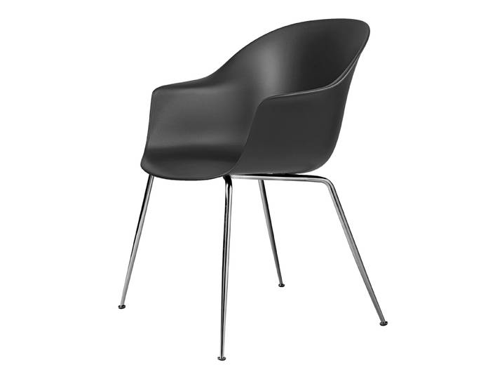 GUBI chaise avec accoudoirs BAT DINING CHAIR avec la base chrome (Black - polypropylène et acier)
