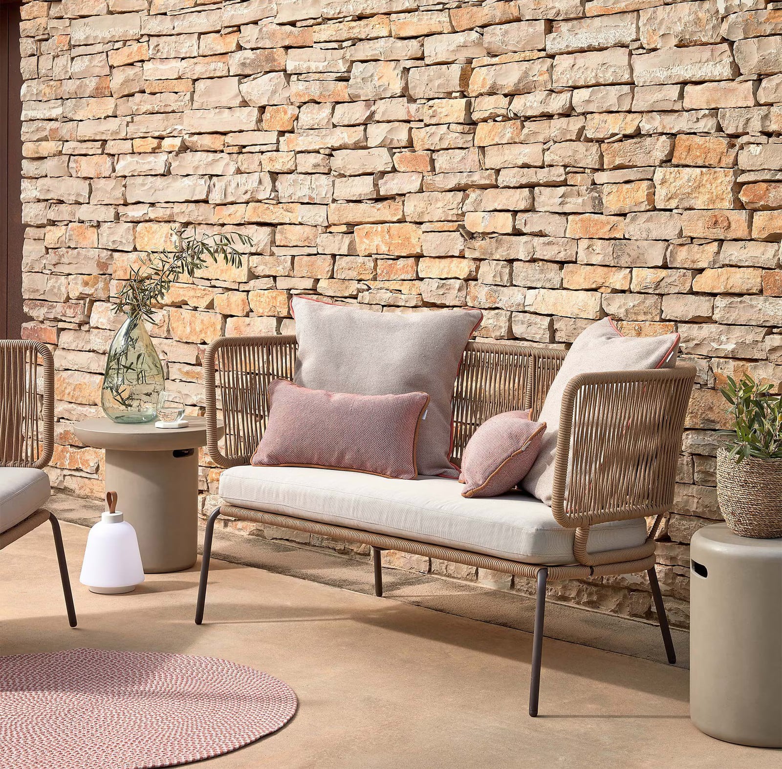 Kave Home Nadin 2-zits Tuinbank met Armleuningen - Beige