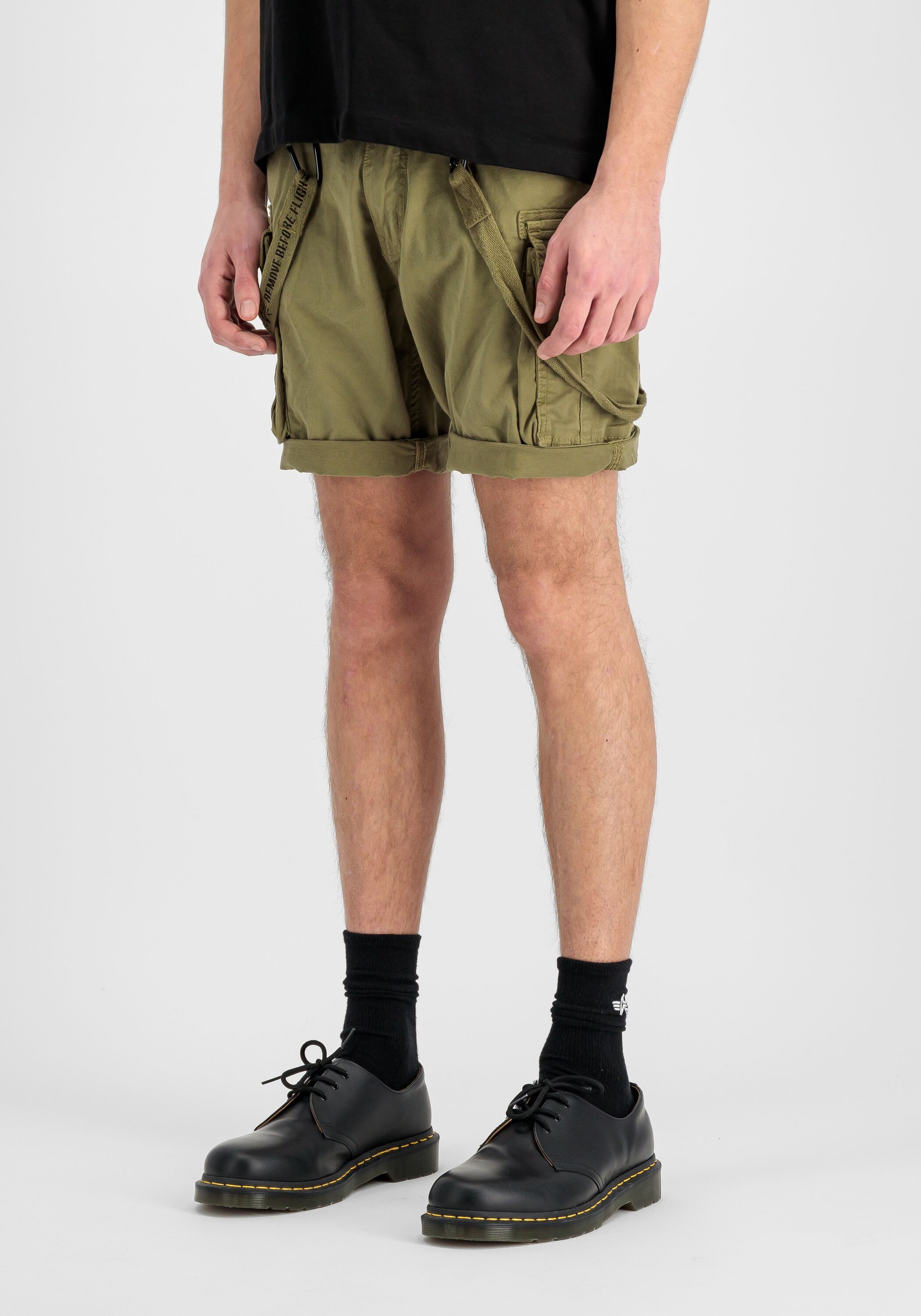 Shorts ALPHA INDUSTRIES "Utility Slim Shorts", Herren, Gr. 32, Normalgrößen, grün (olive), Obermaterial: 98% Baumwolle, 2% Elastan, Hosen Shorts