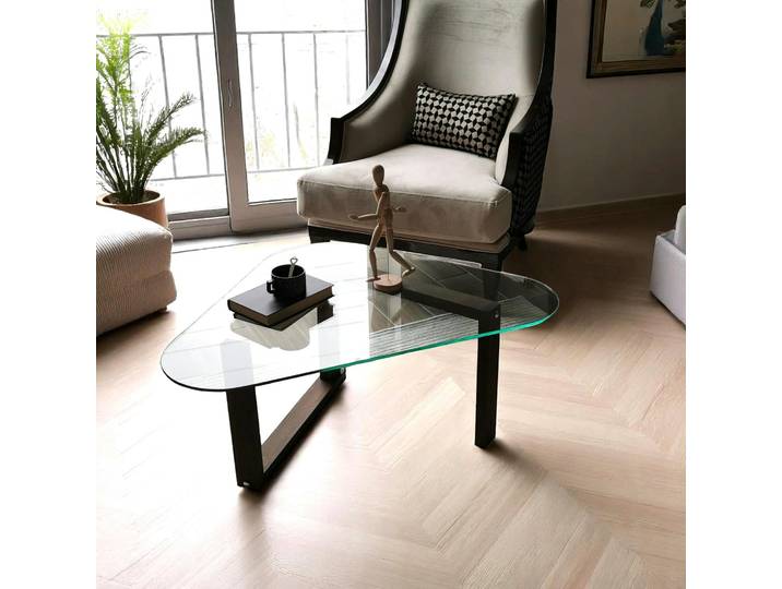 Table basse en verre forme triangulaire - pied labyrinthe ANZIO