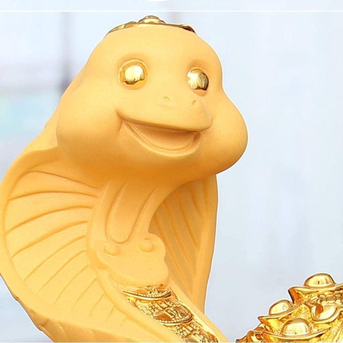 Gouden decoratief beeldje van hars voor in de woonkamer