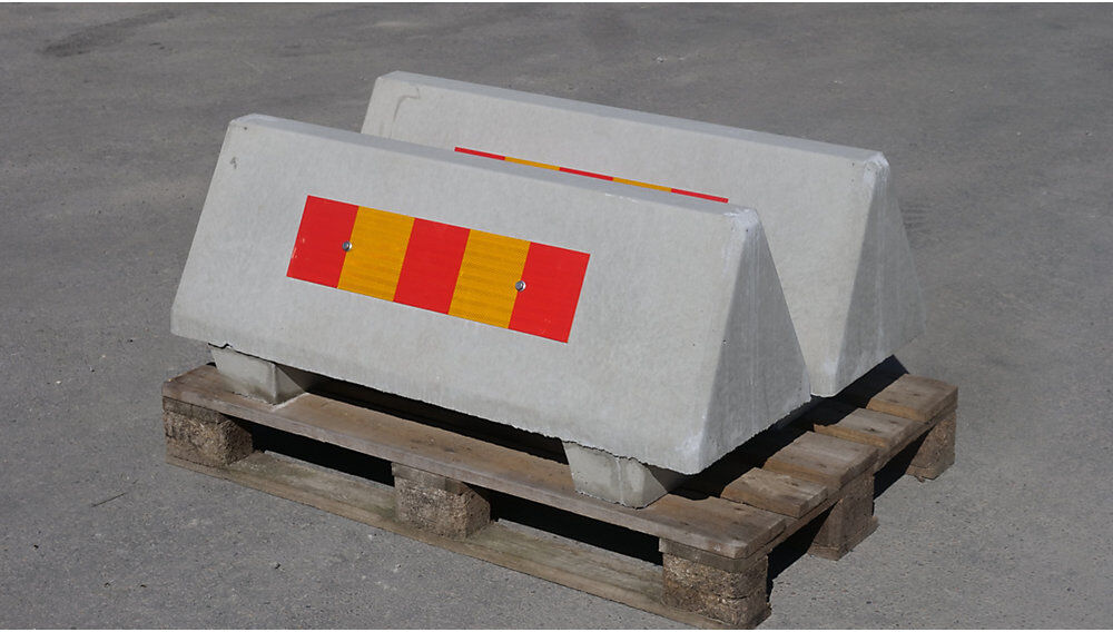 kaiserkraft Beton-Absperrung, LxBxH 1090 x 390 x 465 mm, VE 2 Stk, mit Reflektoren, grau