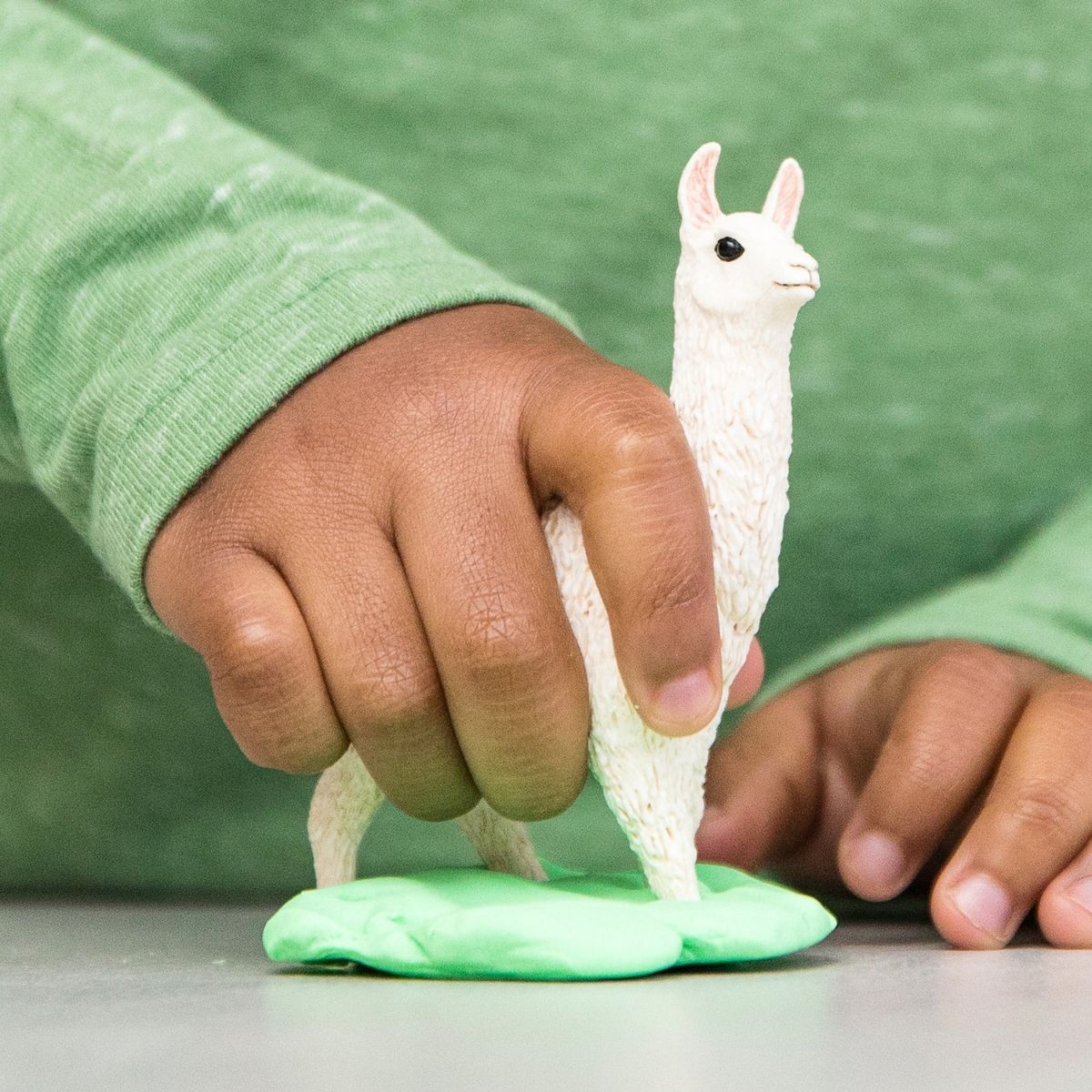 Schleich Farm World Llama Animal Figure, 7 cm x 2.6 cm x 9.4 cm, for Kids