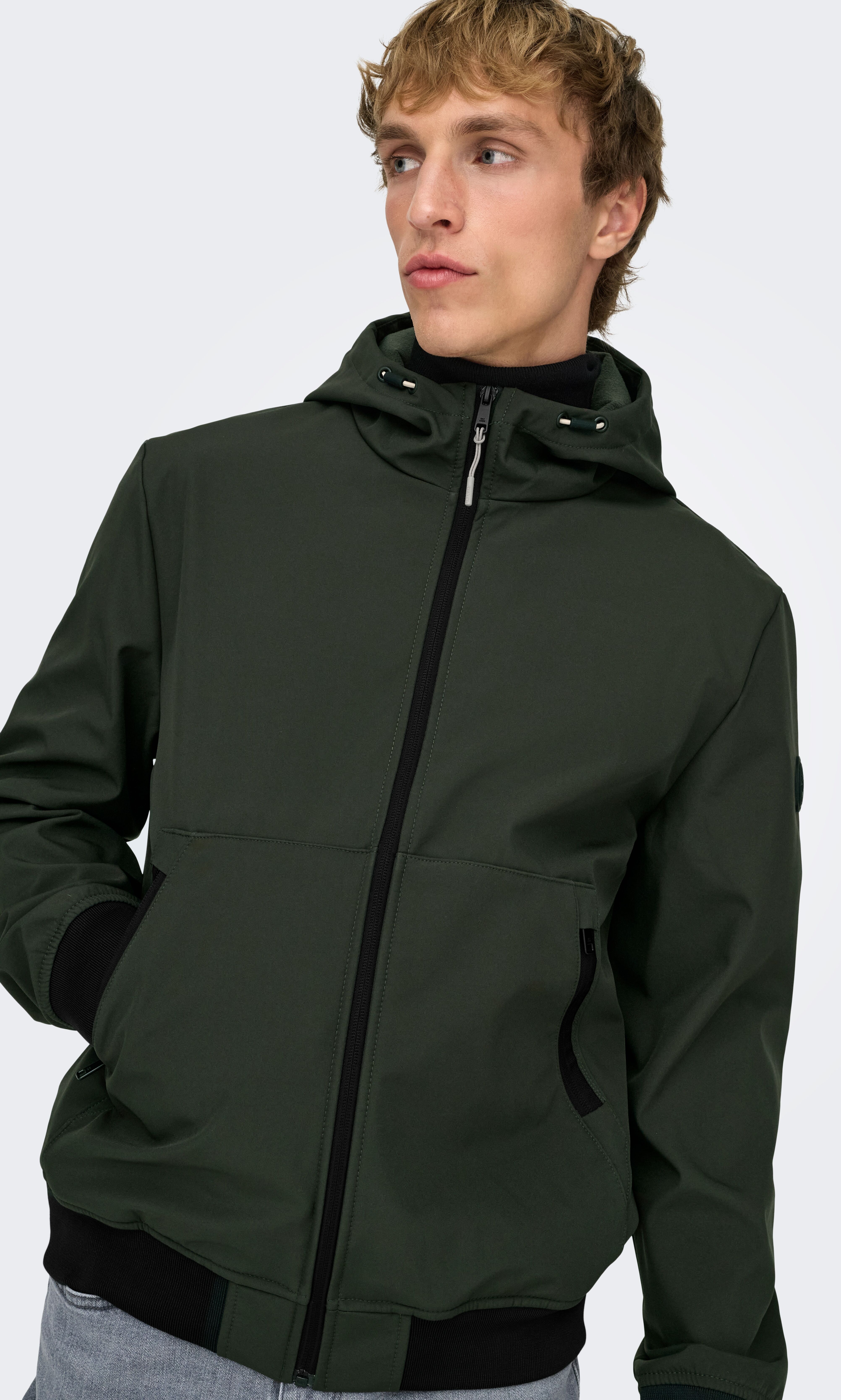 Softshelljacke ONLY & SONS "ONSBOWIE SOFTSHELL BOMBER NOOS", Herren, Gr. S, grün (peat), Web, Obermaterial: 100% Polyester, regular fit, Rippbündchen, Jacken Softshelljacke peat S
