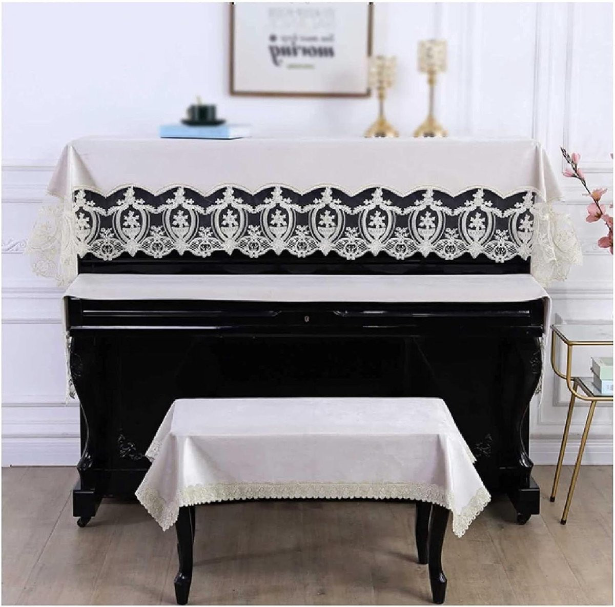 Witte pianohoes in moderne minimalistische stijl voor bescherming van je piano