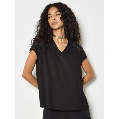 Spitzenshirt APRICOT "T-Shirt mit Häkel-Einsatz", Damen, Gr. XS (34), schwarz, gewebt, Obermaterial: 82% Viskose CV. 18% Leinen LI., unifarben, Nicht angegeben, V-Ausschnitt, Tops