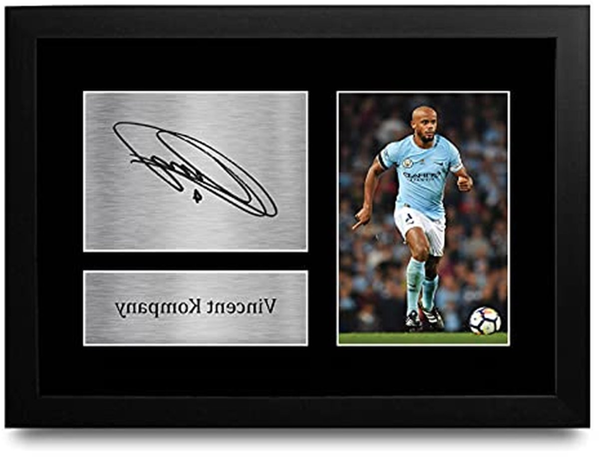 Vincent Kompany Voetbal Poster met Gedrukte Handtekening - A4 - Zwart