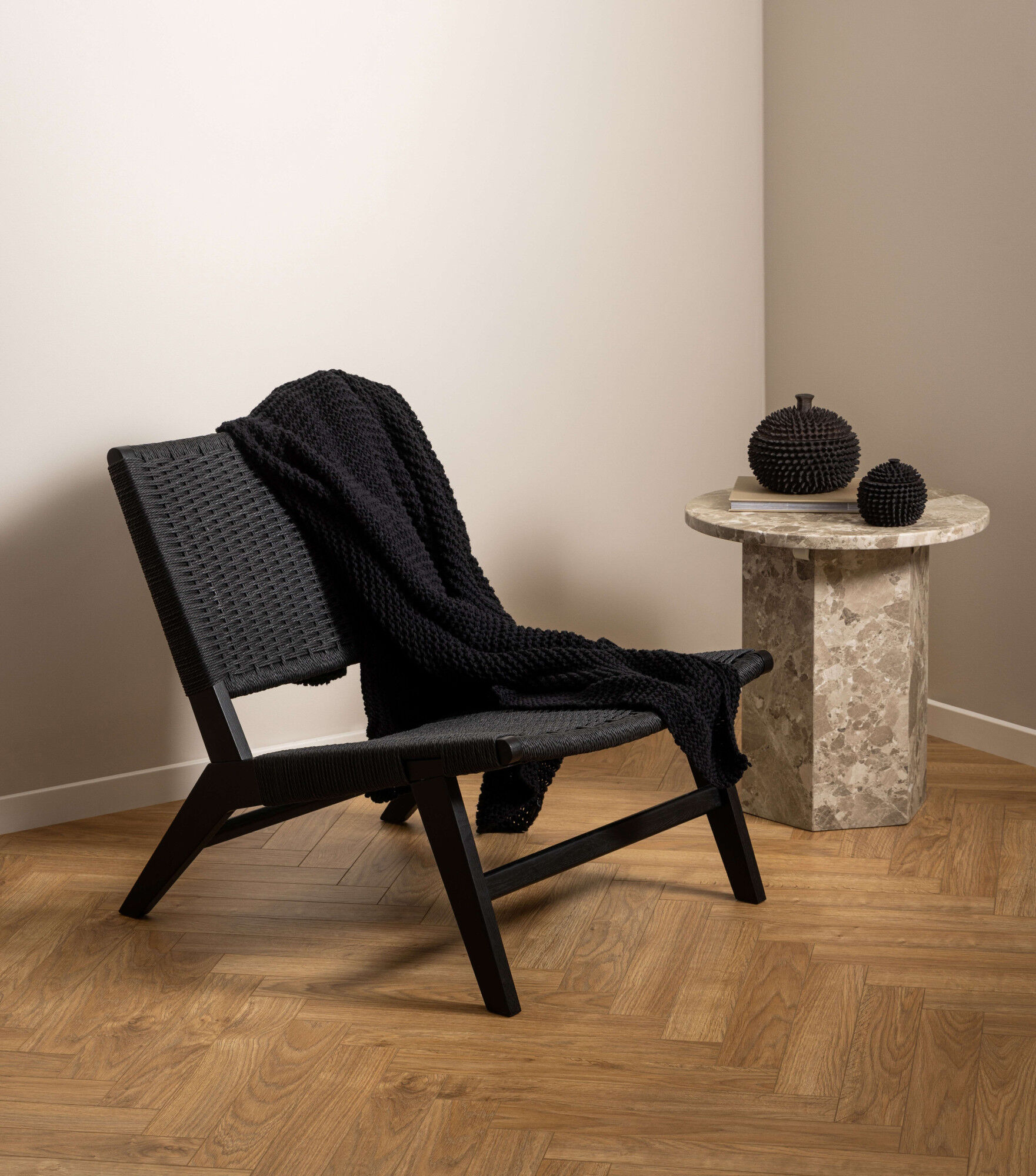Loungesessel ACTONA GROUP "Carson", schwarz, B:64cm H:72cm T:79cm, Sessel, Loungesessel, Eiche, minimalistischer Stil, erhältlich in zwei Farben