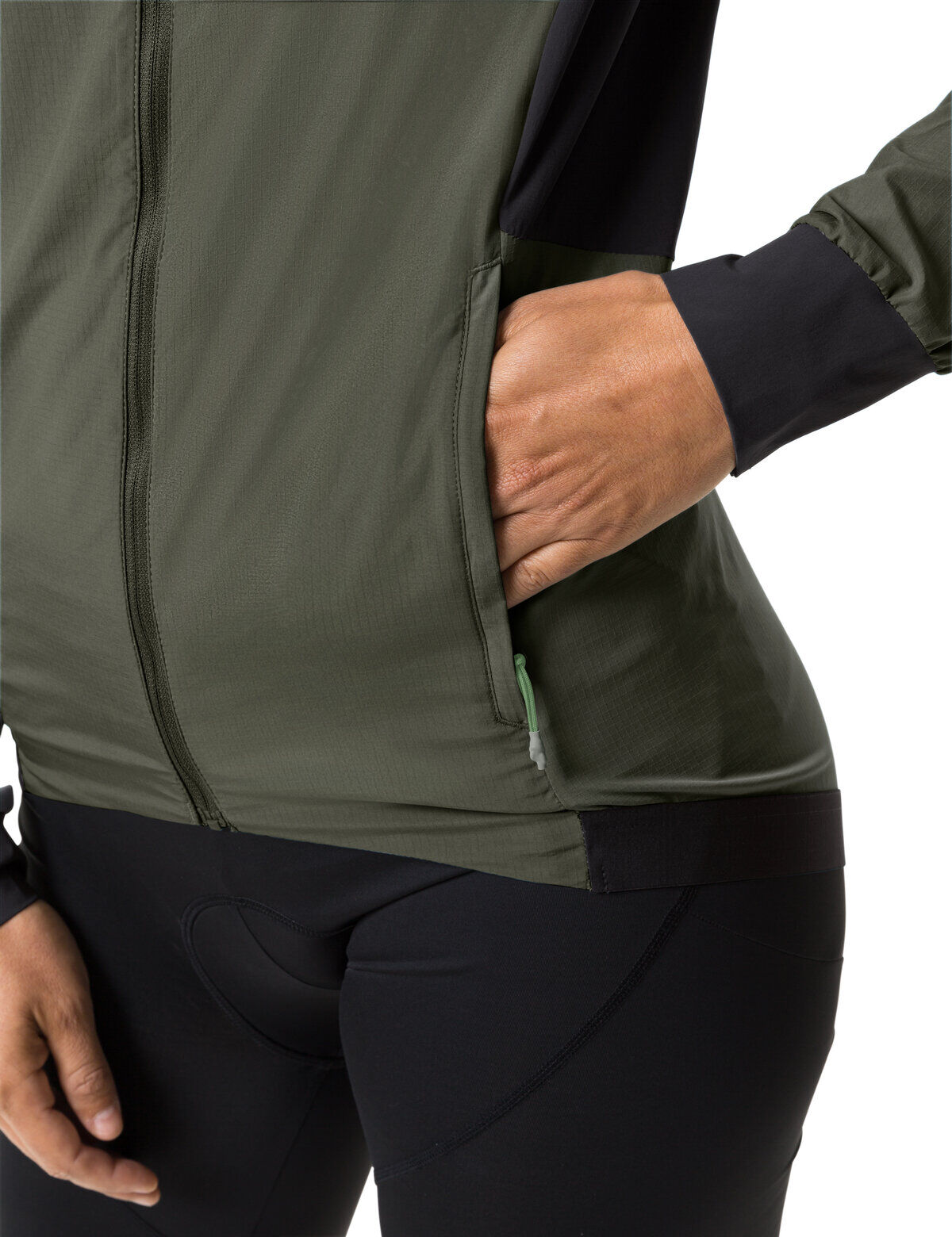 Fahrradjacke VAUDE, Damen, Gr. 42, grün (khaki), Obermaterial: 100% Polyester, Jacken Fahrradjacke, besonders geringes Gewicht, kleines Packmass, winddicht, atmungsaktiv khaki 42