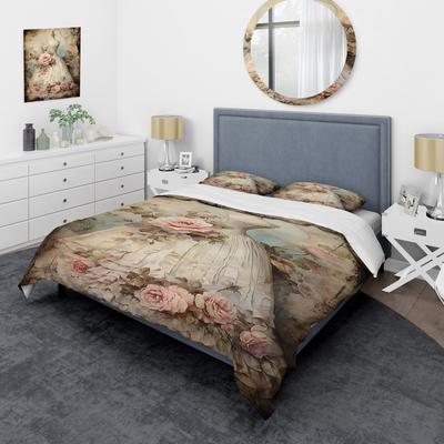 DESIGN ART "Designart ""Vintage Fashion dress elegance II"" Fashion Woman Bedding Cover Set - Traditional Bed Set with Shams"