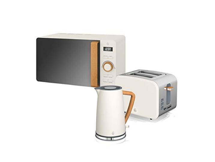 Swan Nordic Frühstücksset Wasserkocher 1,7 l, 2200 W, Brot-Toaster mit Breitschlitz, 2 Scheiben, Mikrowelle 20 l, Digital, Modernes Design, Holzeffekt, Weiß
