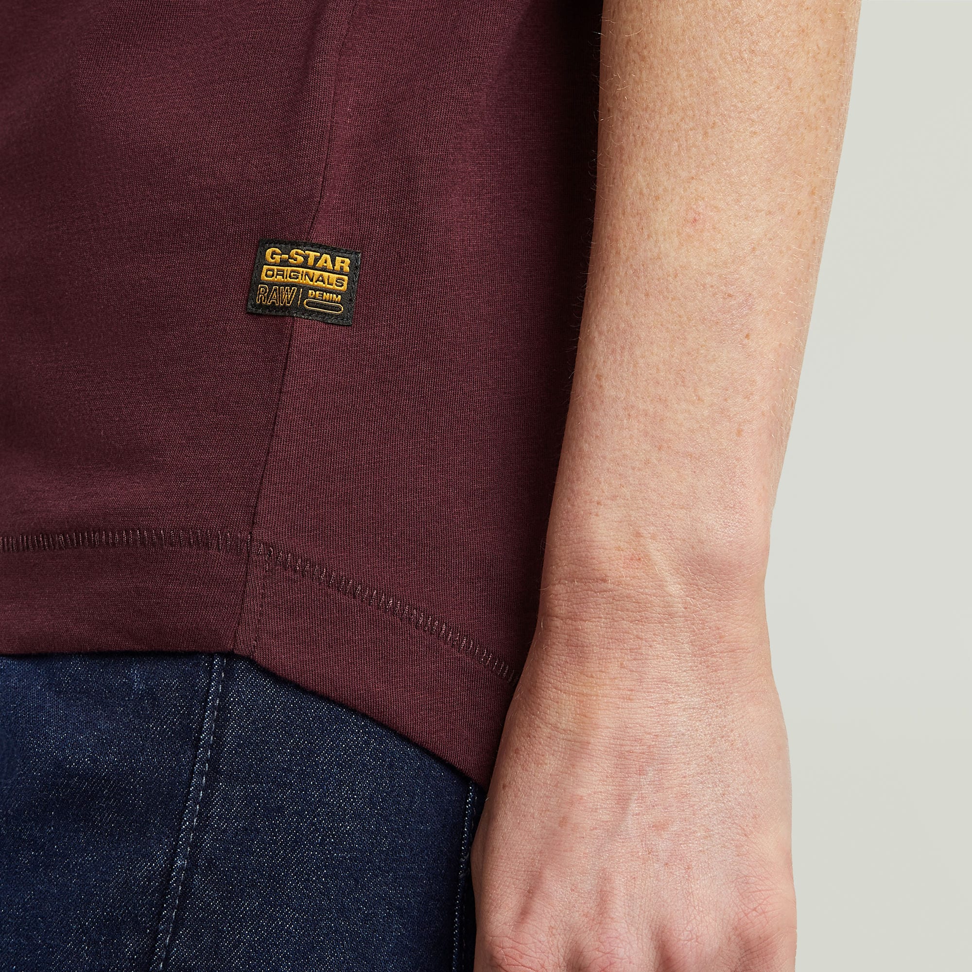 T-Shirt G-STAR "Rolled up", Damen, Gr. XS (34), braun (maroon), Jersey, Obermaterial: 100% Baumwolle, unifarben, loose fit, Rundhals, Umschlagbund, Shirts T-Shirt, mit umgeschlagenen Ärmeln maroon XS (34)