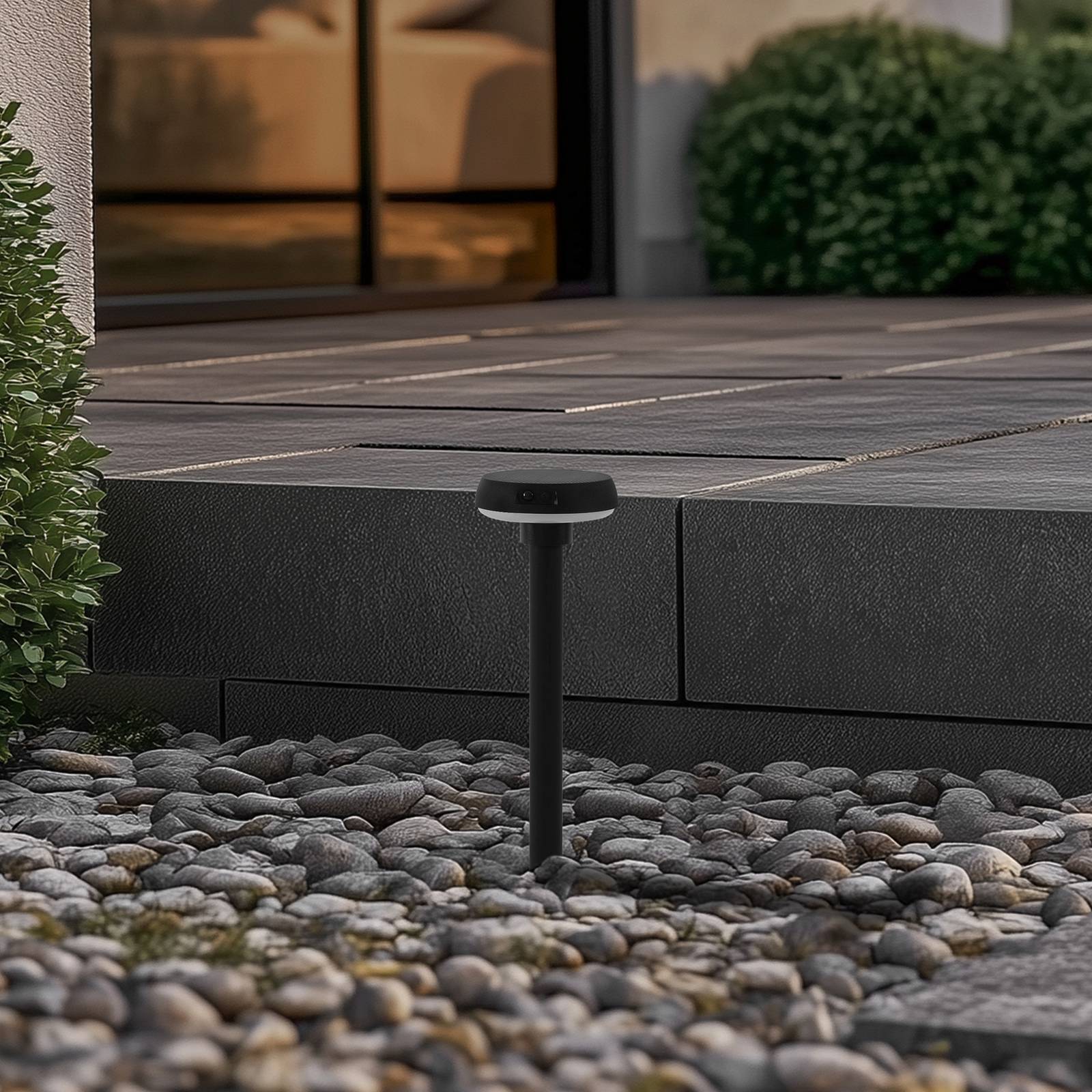 Lindby Solar-LED-Erdspießleuchte Brinca, schwarz, PC, Sensor Brinca, schwarz, Kunststoff, Modern, Solarleuchten