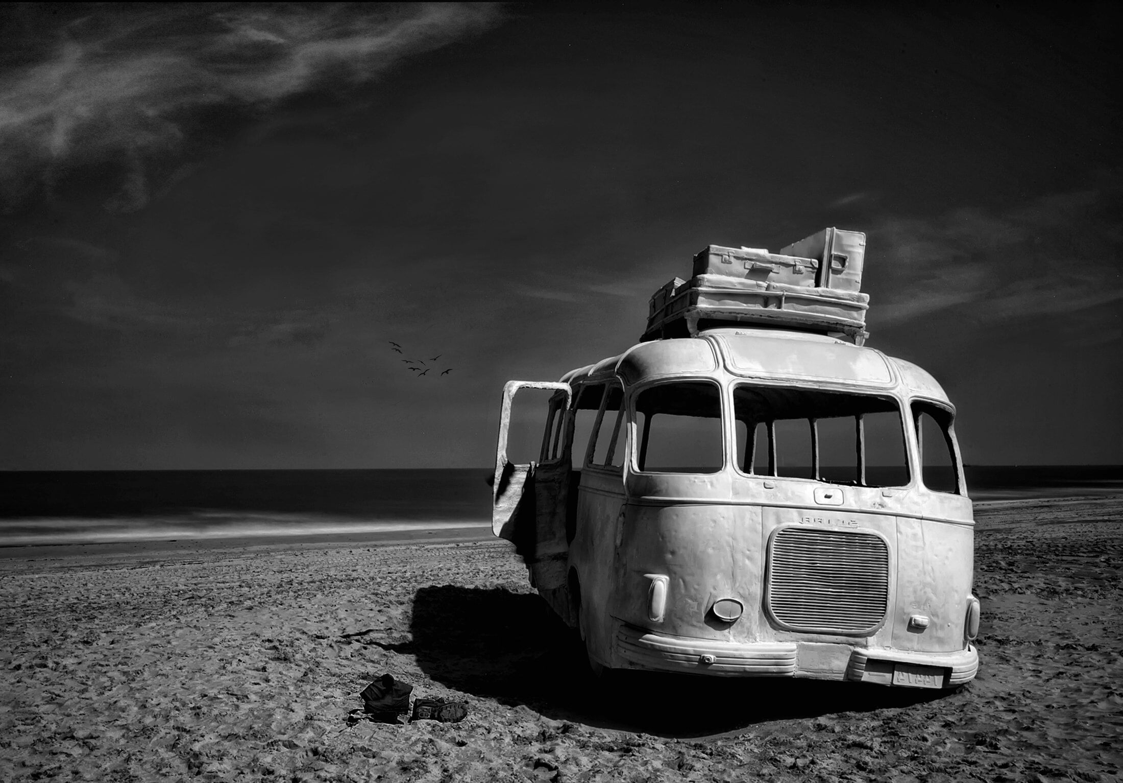 Fototapete PAPERMOON "Photo-Art YVETTE DEPAEPE, STRANDBUS", bunt, B:2m L:1,49m, Vlies, Tapeten, Fototapete bunt B/L: 2m x 1,49m, Bahnen: 4 Stk.