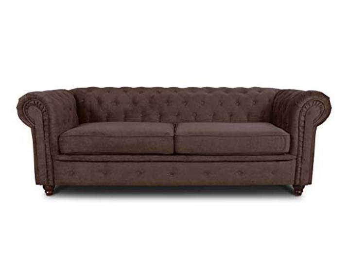 Sofnet - Sofa Chesterfield Asti 3-Sitzer (Braun, Capri 45) Couchgarnitur, Polstersofa, Glamour Design, Strukturstoff, Holzfüße, komfortabel für Wohnzimmer