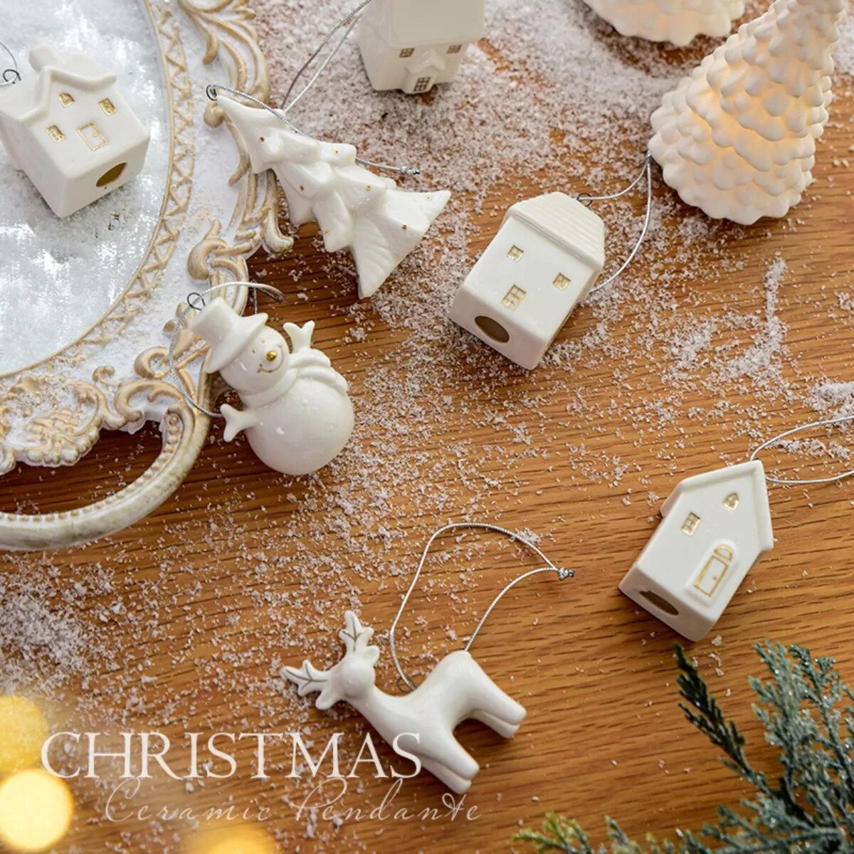 INF Mini Keramik Weihnachtsbaumschmuck - Dreischichtiger Baum mit goldenen Punkten