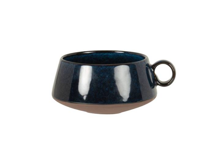 Becher aus blauem Steingut