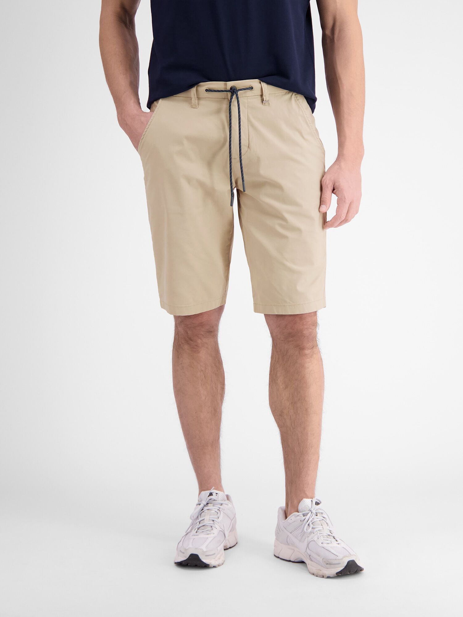 Bermudas LERROS "Bermuda in ultra-leichter Qualität, schnell trocknend", Herren, Gr. 30, beige (light dune beige), 54% Baumwolle, 43% Nylon, 3% Elasthan, Hosen Bermudas light dune beige 30