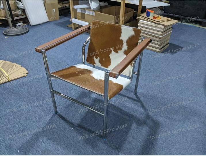 Chaise de fauteuil de style Kevin en cuir PU, cuir de vache, cadre en acier inoxydable, salon, loisirs, corbusier facilement