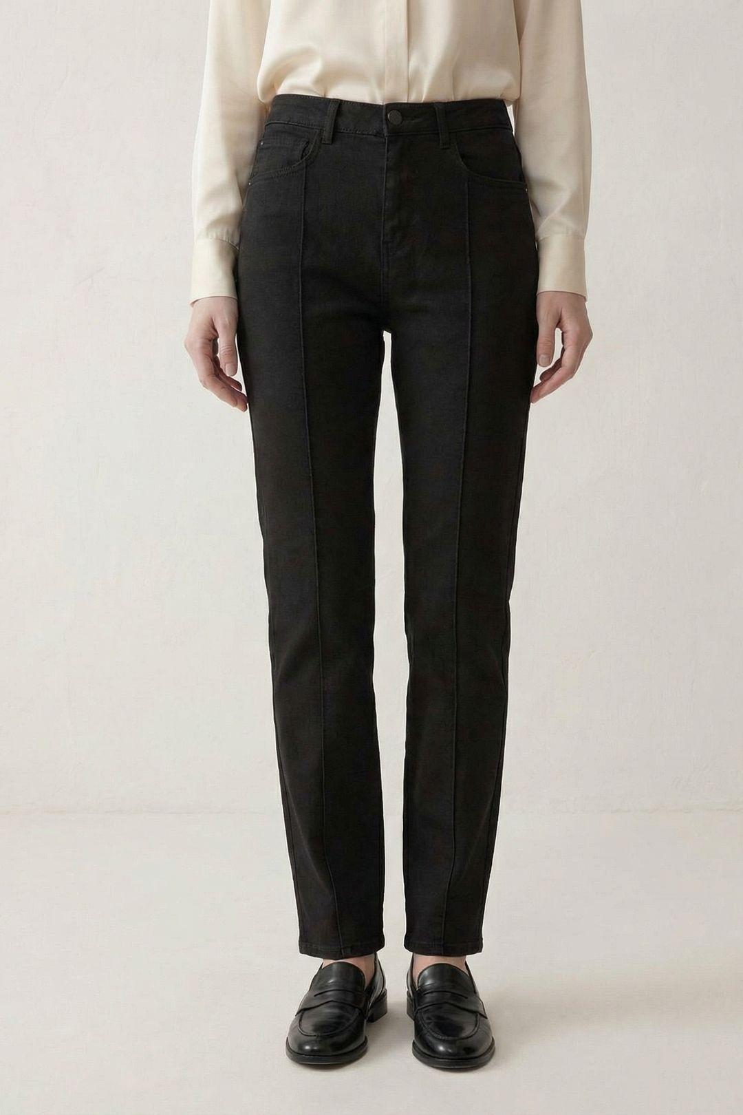 Hoch geschnittene Straight-Leg-Denim-Hose mit Taschen