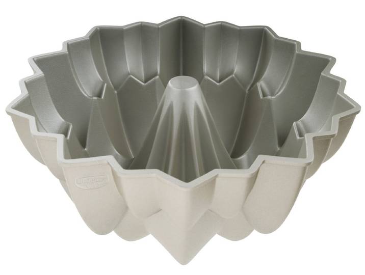 Gugelhupfform Creative , beige (cremefarben, metallic), B:24cm L:24,5cm T:11,5cm Ø:22cm, Aluminium, DR. OETKER KÜCHENHELFER, Küchenformen, Gugelhupfform, Gugelhupfform, Backform Creative, +230, Antihaftbeschichtung