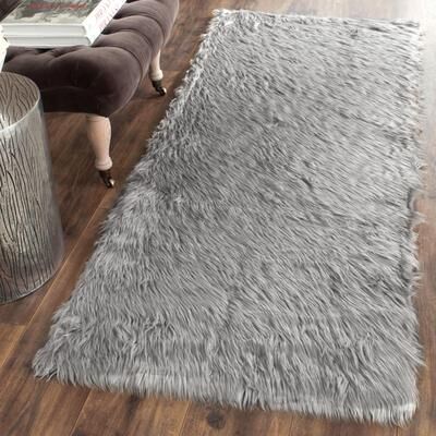 SAFAVIEH Faux Sheep Skin Alexandria 2.4-inch Thick Rug