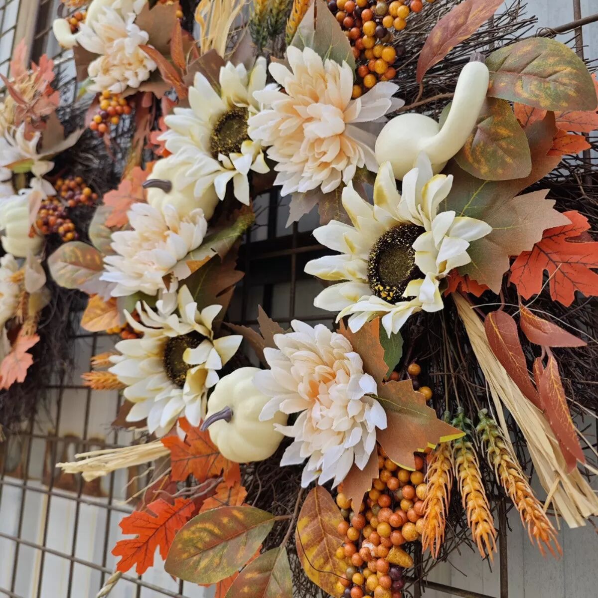 INF Couronne d'automne citrouille blanche - Couronne de porte multicolore avec tournesols et feuilles d'érable, 35cm