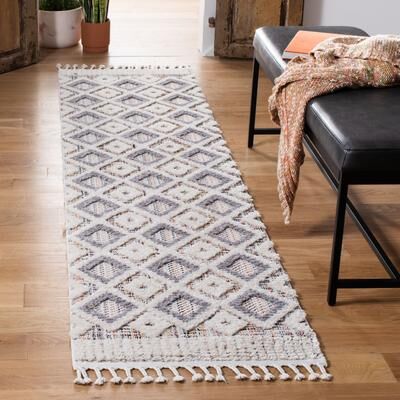 SAFAVIEH Marrakech Moroccan Boho Braided Tassel Area Rug
