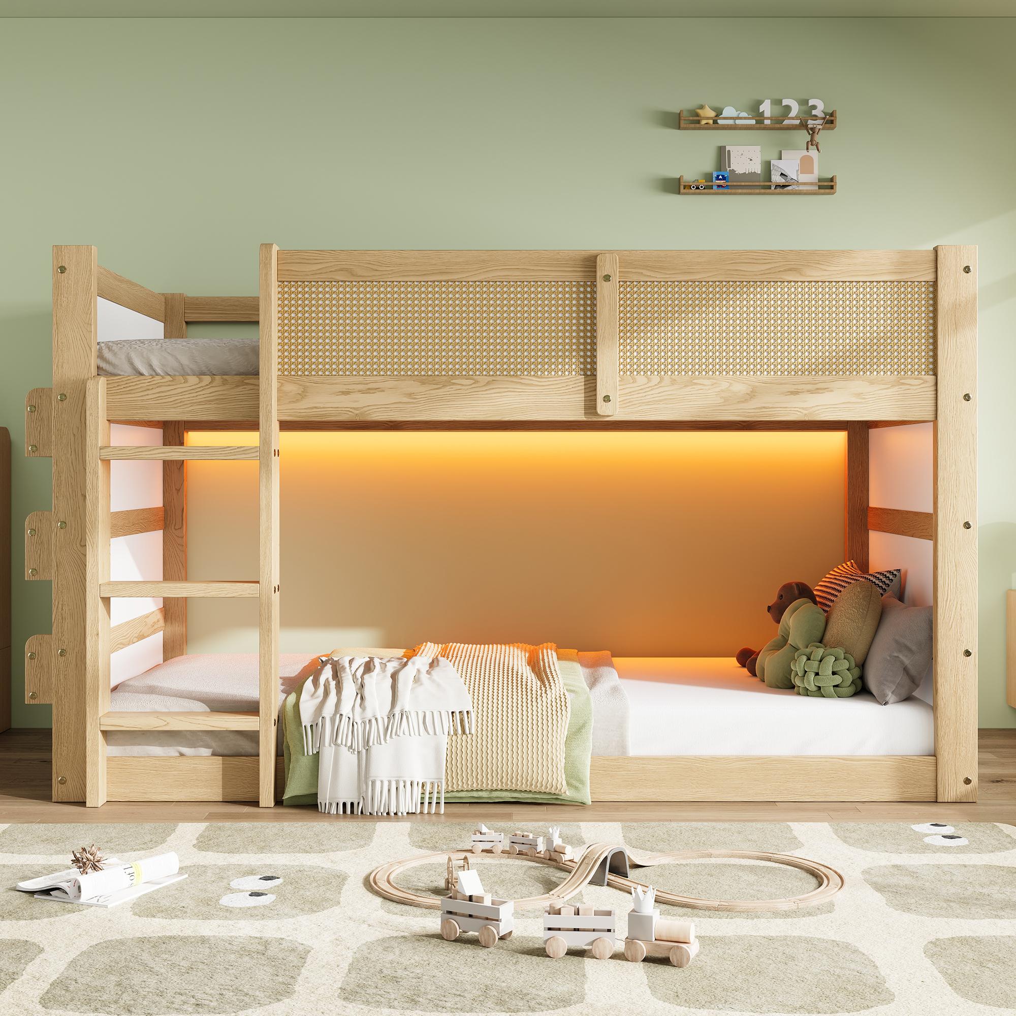 Merax Etagenbett 90x200cm mit Dreistufige Treppe, Kinderbett mit Ablage und LED, Rundum Umzäunung, Hochbett mit Kiefer aus MDF und Rattan, Natur