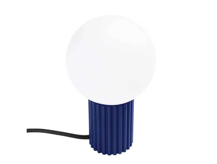Lampe de table avec relief bleu et sphère en verre