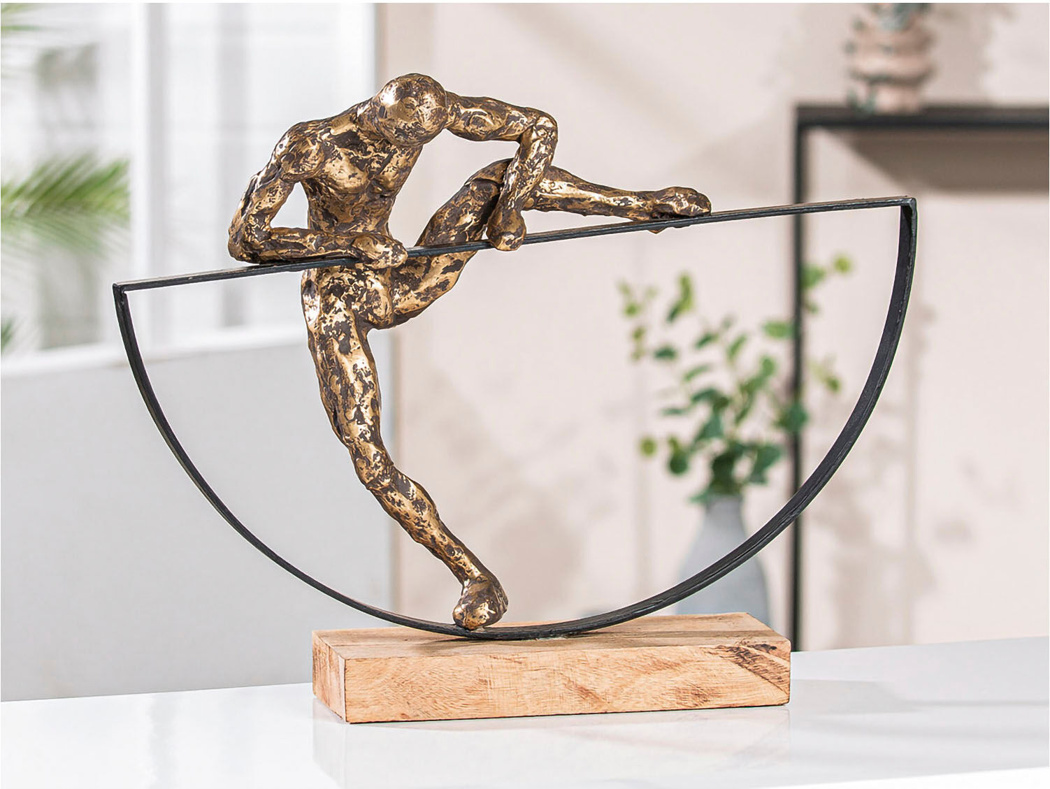 Dekofigur CASABLANCA BY GILDE "Skulptur "Lifting", braun (bronzefarben), B:41cm H:32cm T:9cm, Aluminium, Dekofiguren, Dekofigur bronzefarben B/H/T: 41cm x 32cm x 9cm