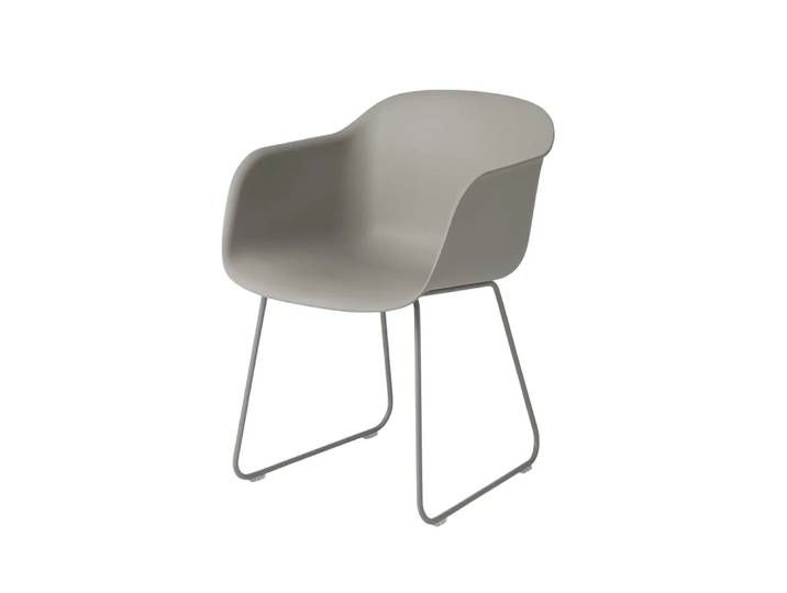 Muuto Chaise avec accoudoirs Fiber sled base grey, pieds luge gris
