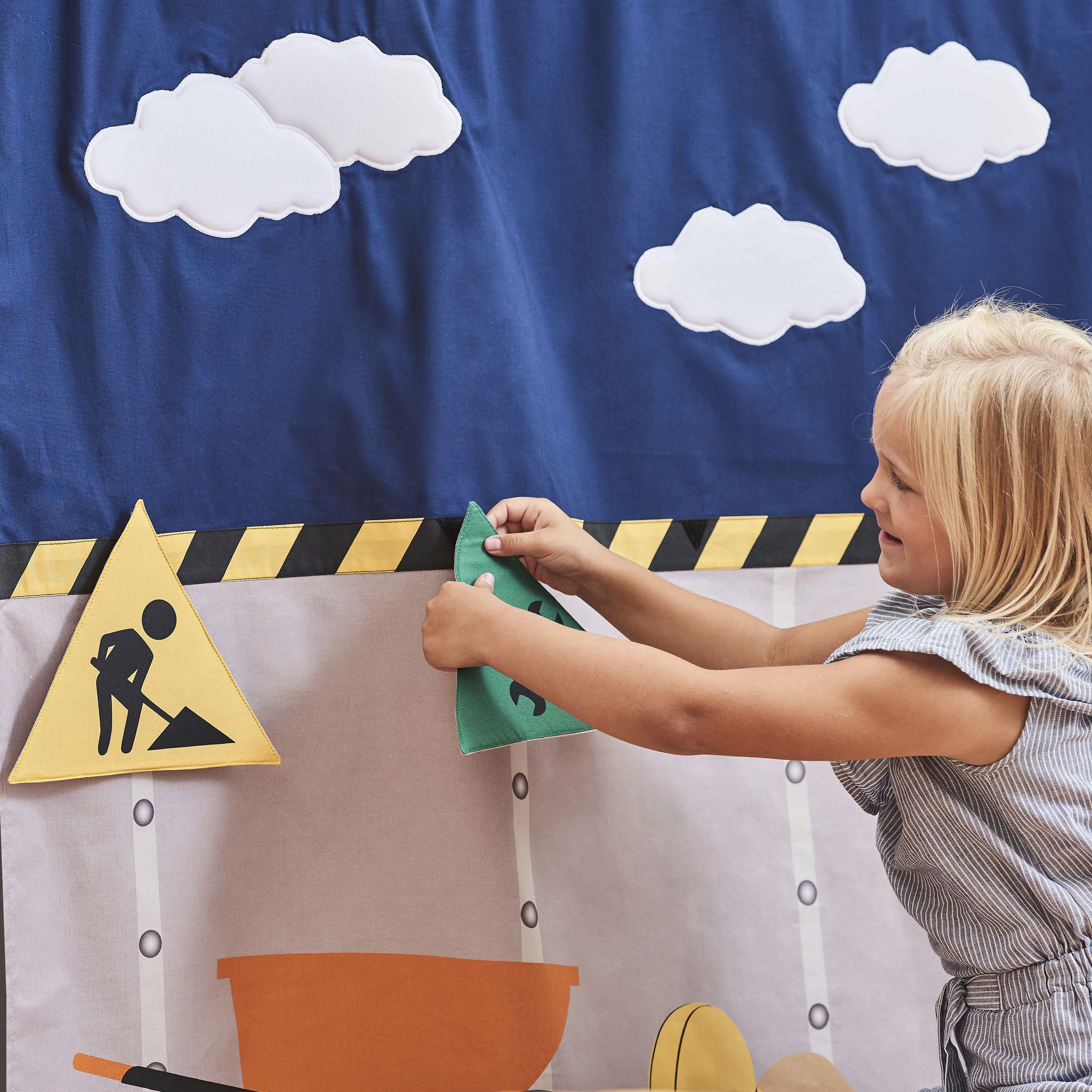Hochbett HOPPEKIDS "«Construction»", weiss (weiß, weiß), B:101cm H:105cm L:208cm, Hochbetten, Hochbett, mit Baustellen-Vorhang Matratze 2 Grössen weiß, weiß Liegefläche B/L: 90cm x 200cm, Gewicht bis: 100 kg, Schaumstoffmatratze