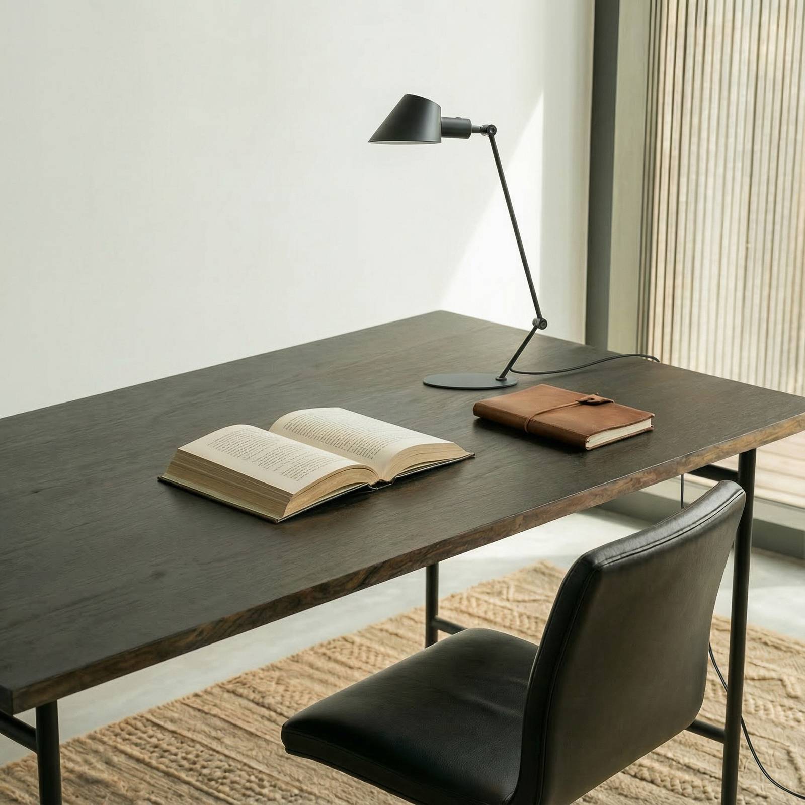 Schreibtischlampe Corali Lindby, schwarz, für Wohn- / Esszimmer, Metall, Modern, Tischlampe