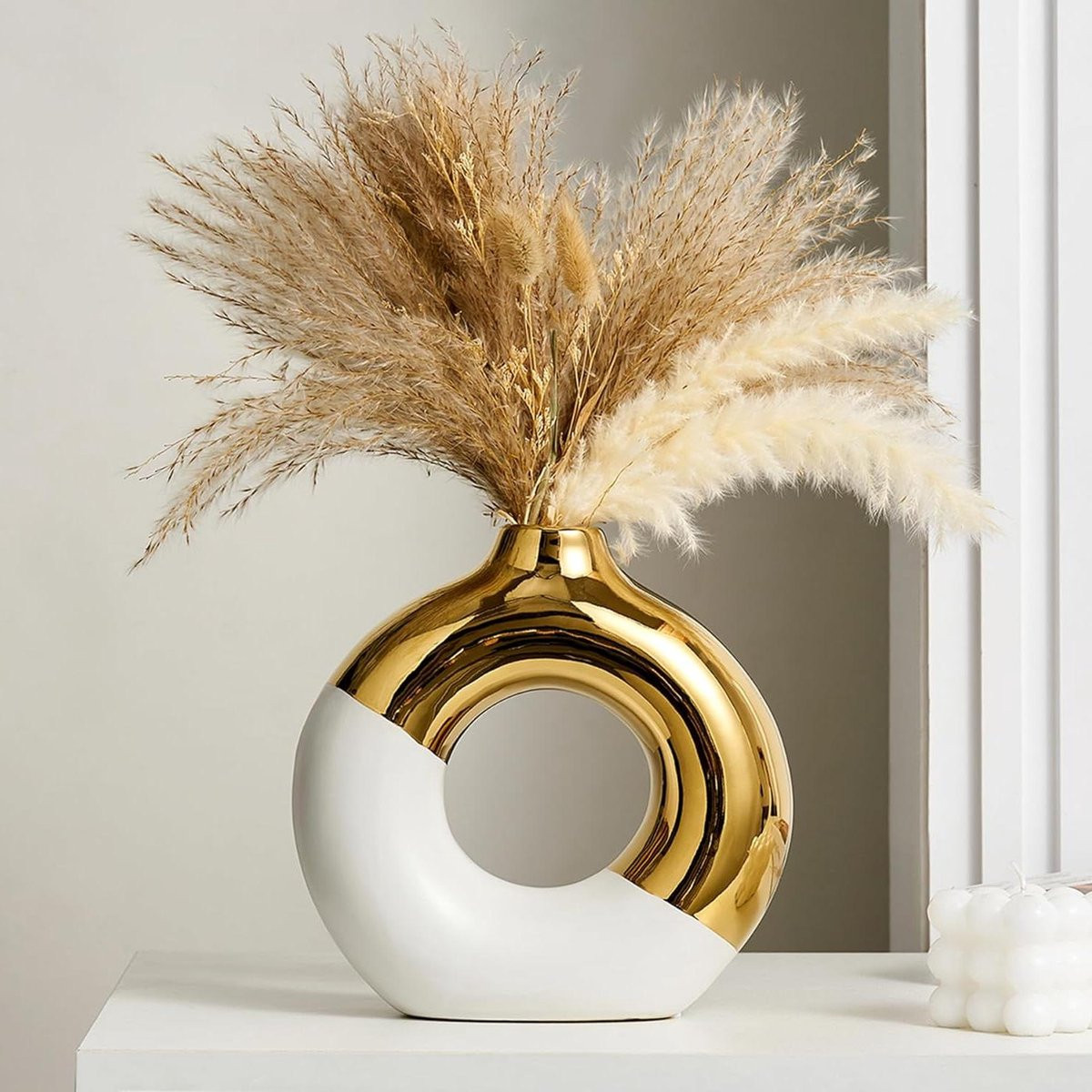 Keramische Donutvaas in Wit Goud met Tweekleurig Ontwerp, Hoogte: 25 cm