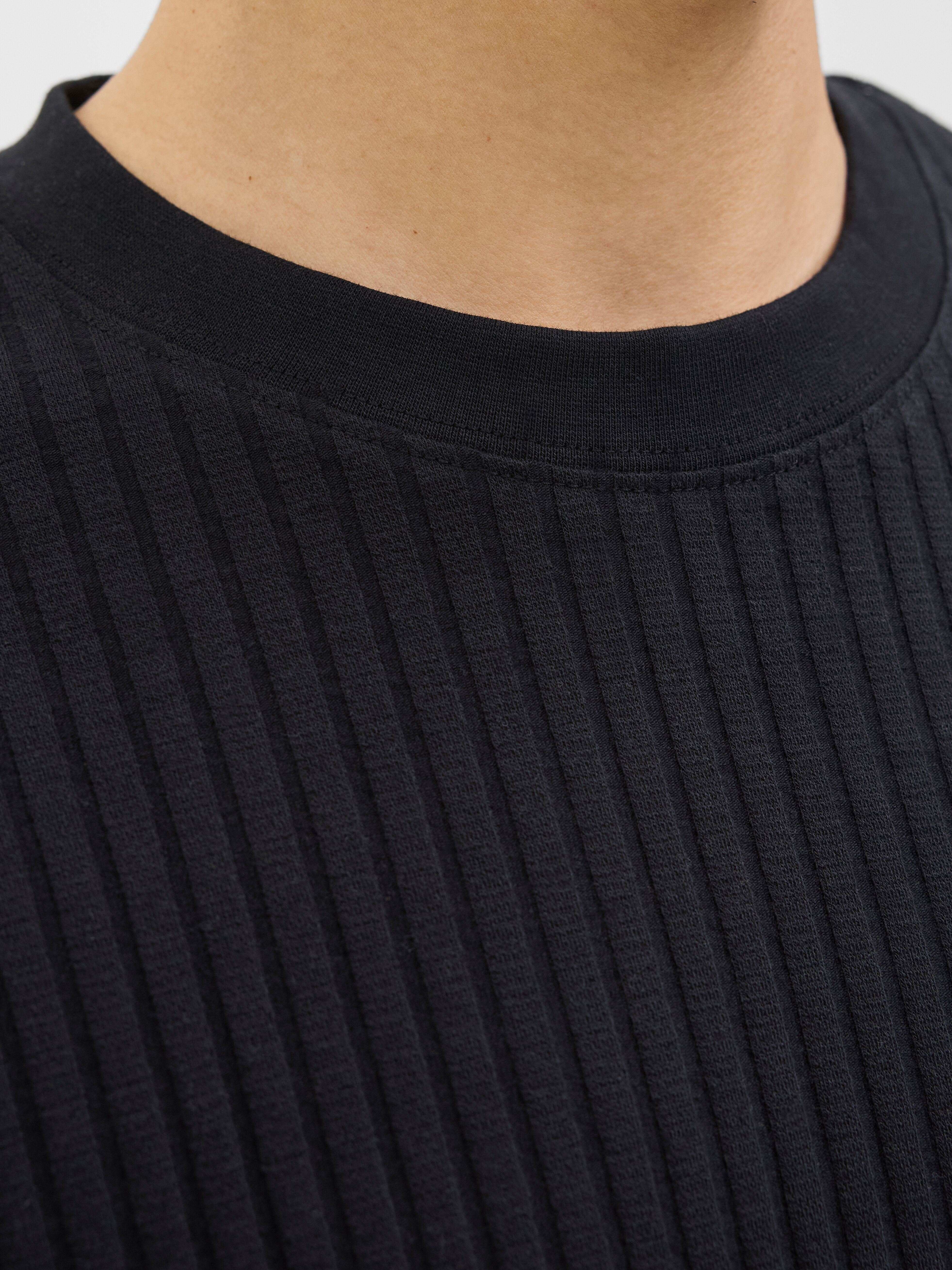 T-Shirt JACK & JONES "JJEURBAN EDGE STRUCTURE TEE SS", Herren, Gr. XS, schwarz (schwarz detail:1), Jersey, Obermaterial: 94% Baumwolle, 6% Elasthan, unifarben, relaxed fit normal, Rundhals, Shirts T-Shirt schwarz detail:1 XS