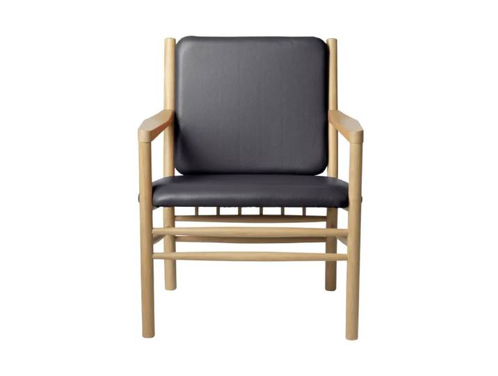 FDB Møbler Fauteuil J147 Oak nature lacquered-black leather