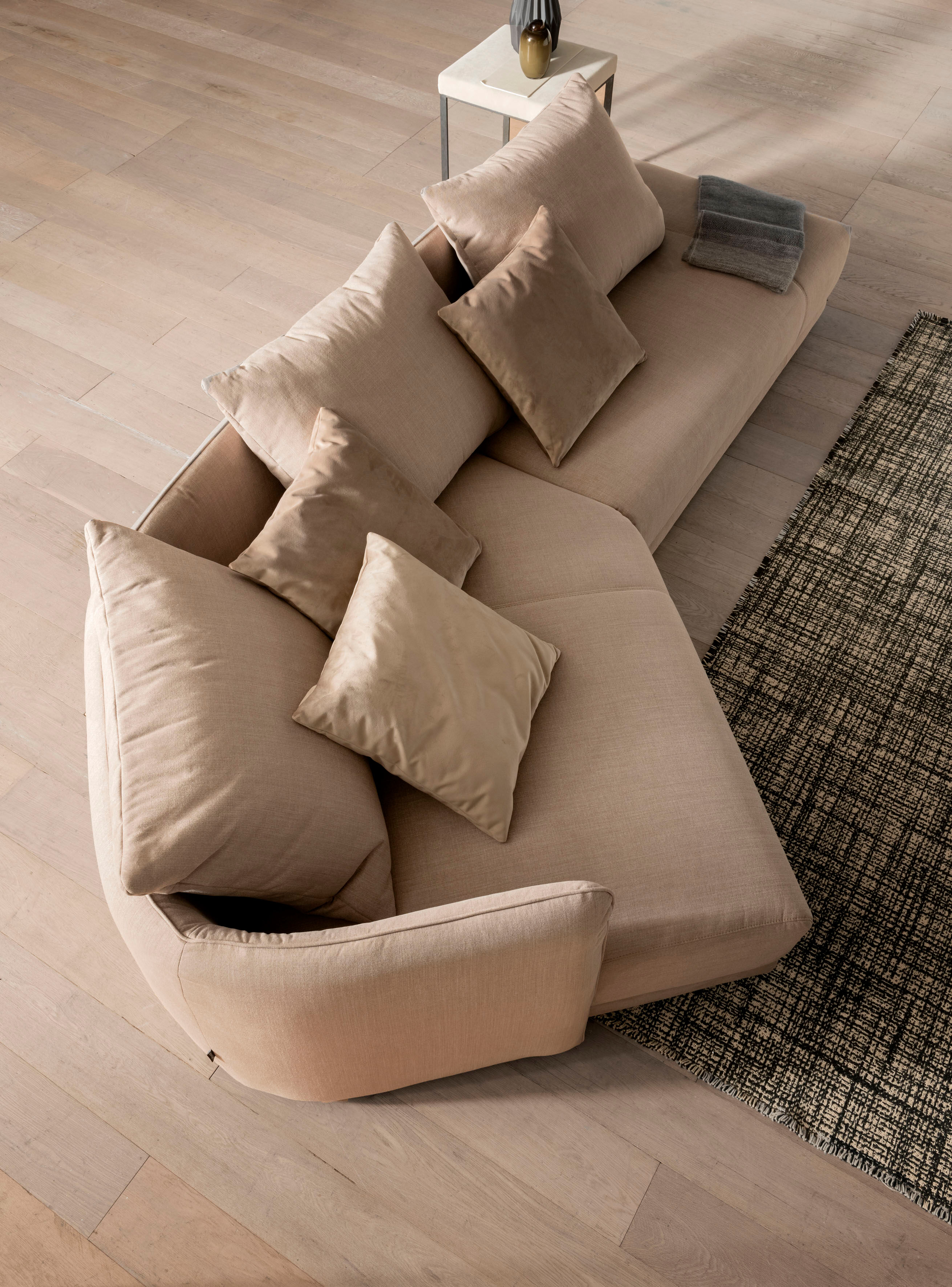 Ecksofa DESIGNWERK "New York L-Form, anmutendes Designsofa", beige (liver), B:333cm T:179cm, 100% Polyester, Sofas, Ecksofa, mit moderner R&ung im Rücken liver B/H/T: 333cm x 179cm, Flachgewebe, Recamiere links
