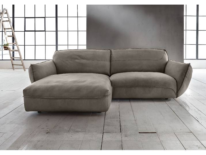 Ecksofa BETYPE Be Type Be Chilled, Mega Sofa, Bezug: hochwertiges Anilinleder, L-Form , grau (steel), B:260cm H:85cm T:180cm, AnilinLEDER Pallino gewachst (echtes Rindsleder) Das von südamerikanischen Rindern stammende Anilinleder wird in Fässern gefärbt. Natürliche Merkmale wie Narben, Insektenstiche und Hornstösse bleiben dem 1, 2 - 1, 4 mm starken Leder erhalten und sorgen für ein naturbelassenes Aussehen. Durch ein zusätzliches Wachs-Finish entsteht eine angenehm weiche und warme Haptik. Um die Langlebigkeit des Leders zu erhalten, wird empfohlen eine dauerhafte direkte Sonneneinwirkung zu vermeiden sowie die Lederoberfläche regelmässig mit einem weichen Tuch zu säubern. In Abhängigkeit von der (Faser-)Struktur der jeweiligen Häute kann sich „der Effekt” und „die Farbe” während des Produktionsprozesses verändern, sodass möglicherweise Farbabweichungen und Veränderungen in der Faserstruktur entstehen können. Dies ist bei dieser Art von Leder gewünscht und stellt keinen Reklamationsgrund dar., Sofas, Ecksofa, in 2 Breiten mit stylischer und offener Nahtführung